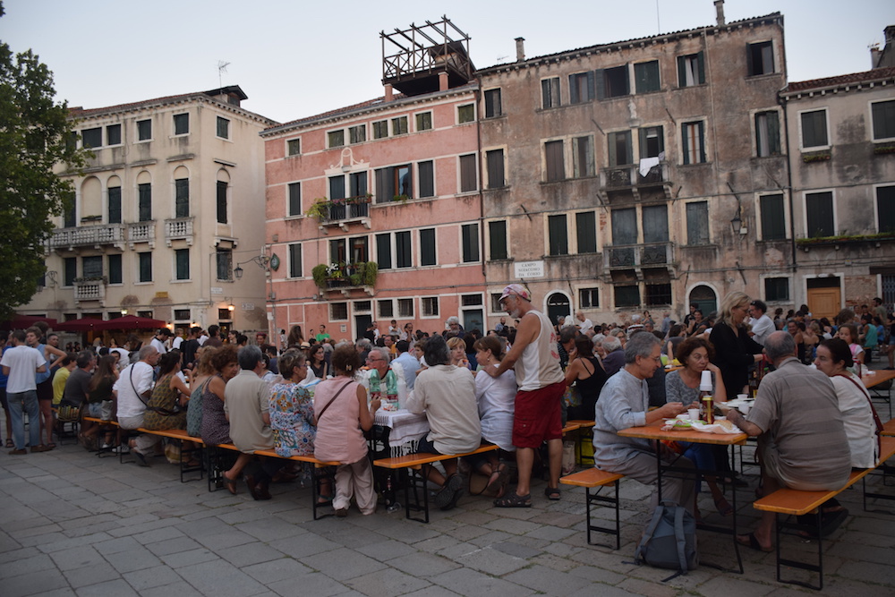ytali. Voglia di città. "Una cena per la Vida"