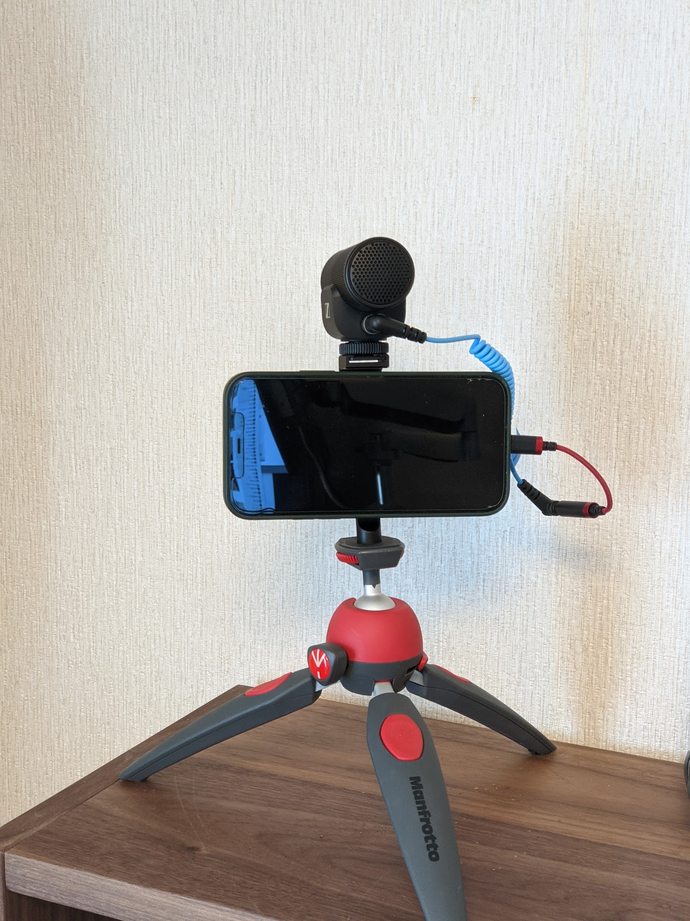 すぐにMagSafeでくっつけて撮影ができる！MomentのMagSafe対応の三脚マウント「Pro Tripod Mount