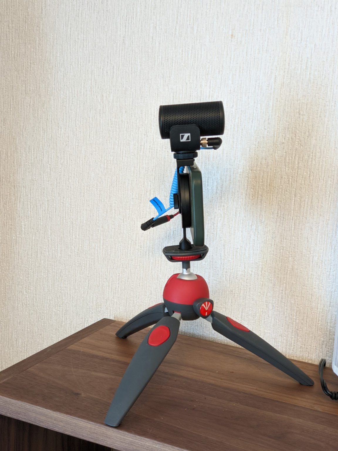 すぐにMagSafeでくっつけて撮影ができる！MomentのMagSafe対応の三脚マウント「Pro Tripod Mount