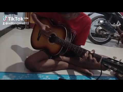 Simak lirik dan chord lagu cinta stadium akhir dari souqy. Story Wa Kakak Main Gitar Cover Cinta Stadium Akhir Lagu Mp3 Mp3 Dragon