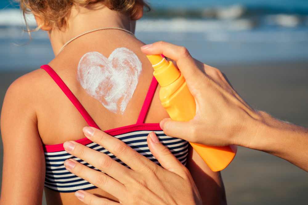 Protector solar en tu rutina de belleza, aplicación paso a paso. YTSmed