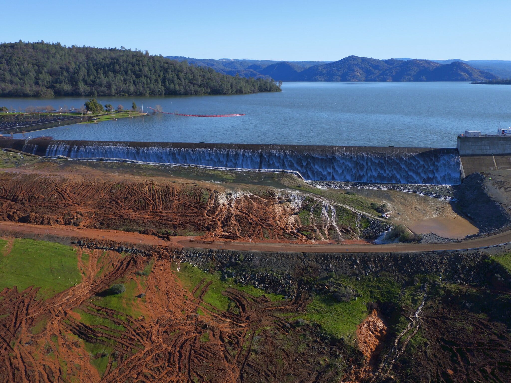 Oroville Dam’s Auxiliary Spillway Begins Flowing