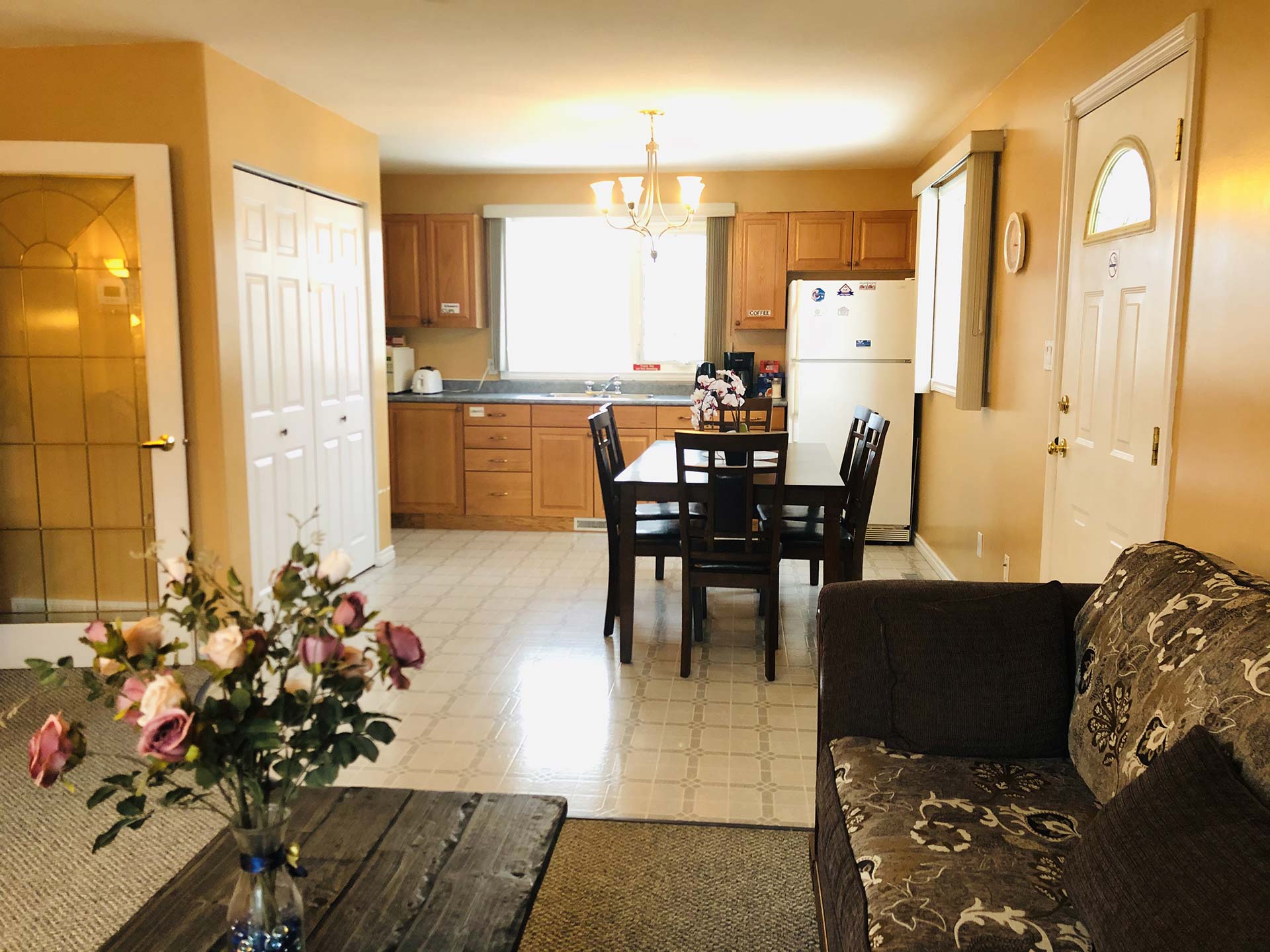 Midnight Sun Inn & Vacation Rentals Yukon Territory Information