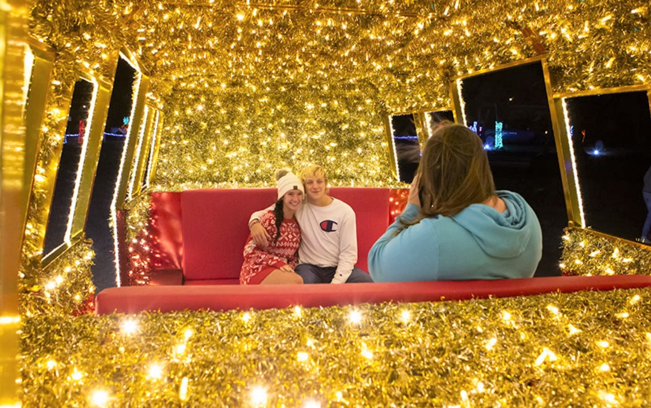 Crowds clamor to Yukon light tour Yukon Progress