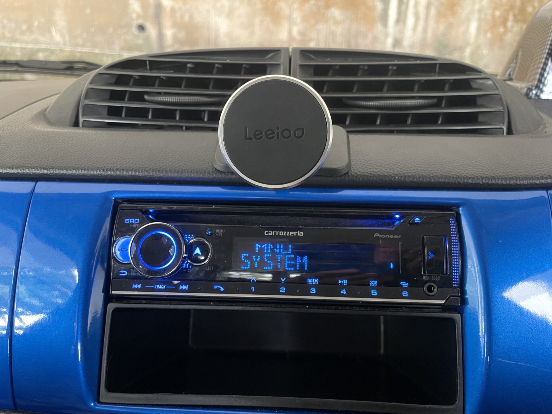 超便利 マグネット式車載スマホホルダーと最強のシガーソケットカーチャージャー Anker ユウマのドキドキ ワクワク大冒険記
