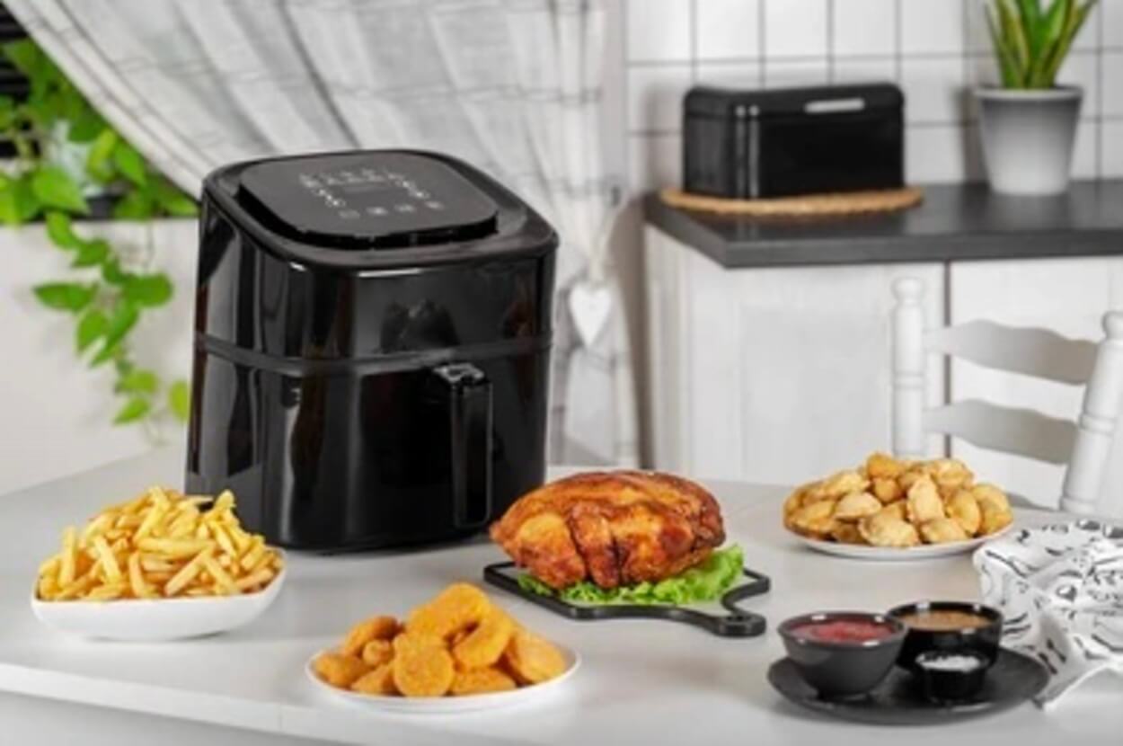 Do You Spray the Air fryer or the Food? (Facts Explained) Yum Fryer