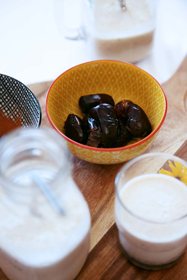 Easy Dates Milkshake Recipe for Breakfast