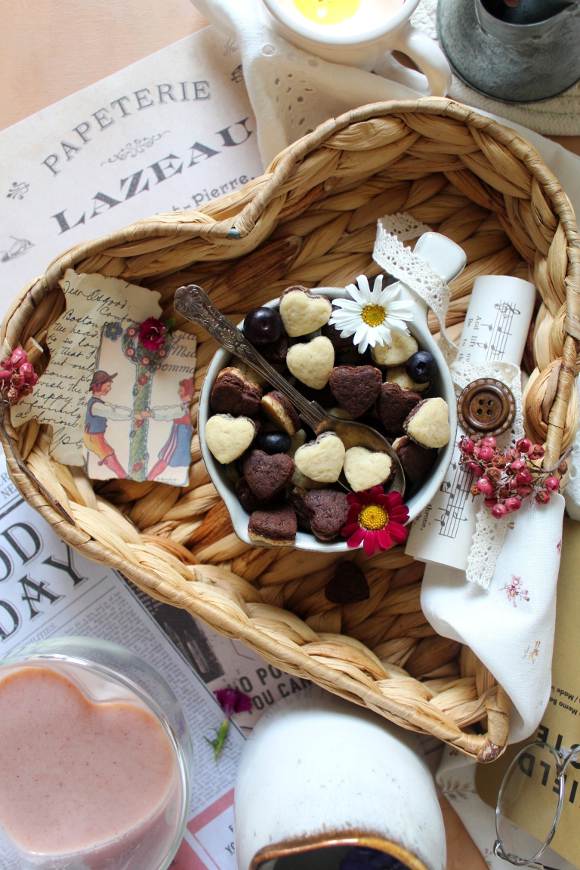 Cerealibiscotti bigusto a forma di cuore vaniglia e cacao morbidi alla