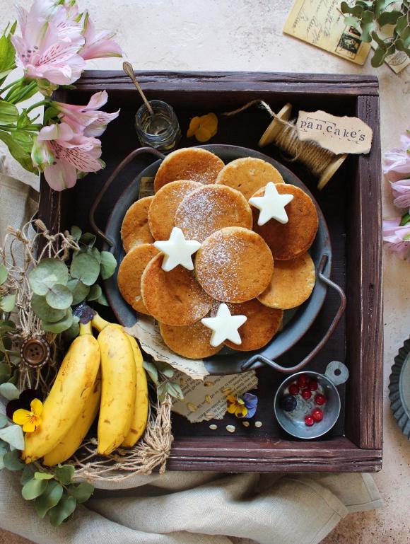 Pancake alla banana avena farro e nocciole senza uova senza burro