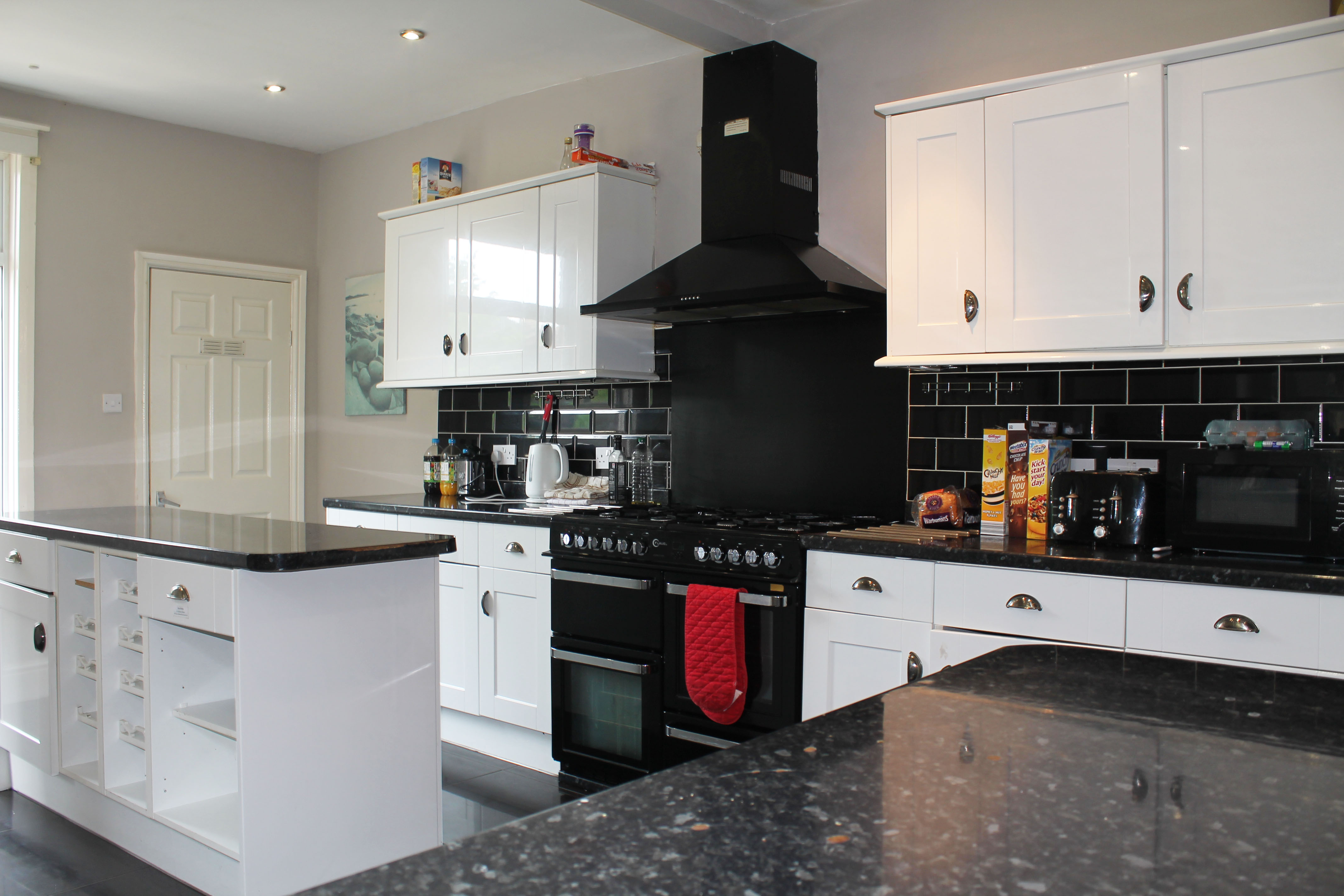 Victoria Avenue Young Professional Rooms in Hull by Yupelet