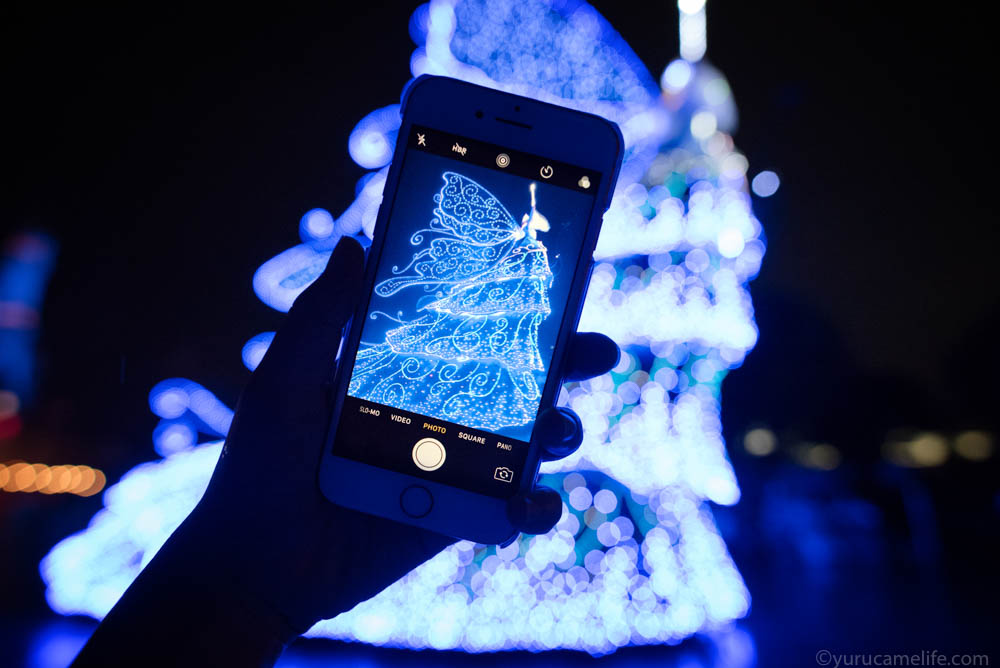 プロカメラマン直伝】スマホのカメラでイルミネーションをキレイで簡単に撮る5つのポイント - Itをもっと身近に。ソフトバンクニュース Sns映え抜群！？私の『スマホの画面越し写真』の撮り方をまとめてみる！ | ゆるカメライフ