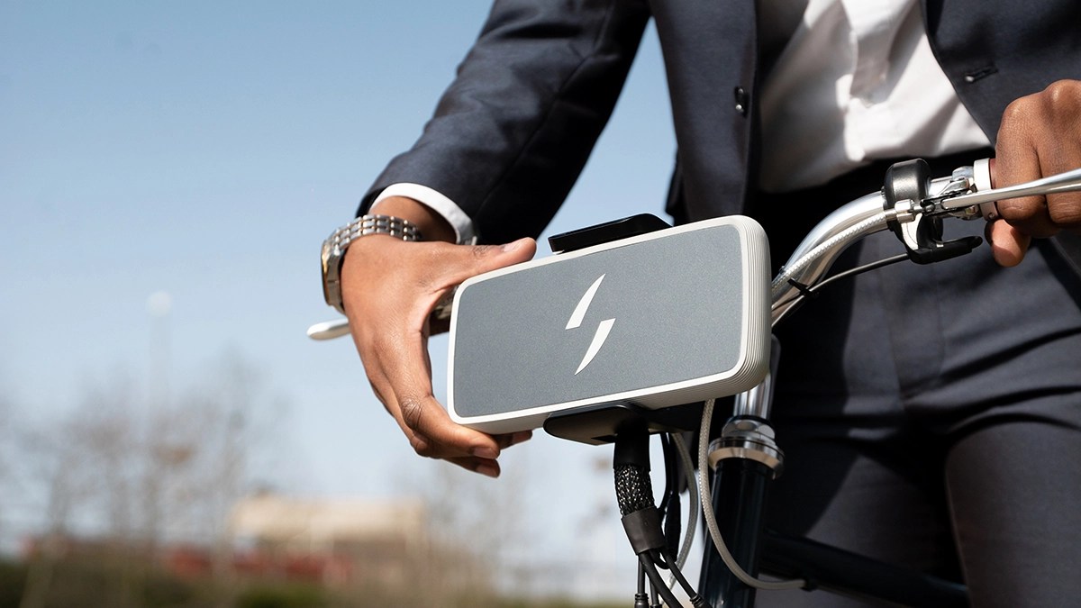 Swytch launches pocketsized battery turning any bike into an ebike