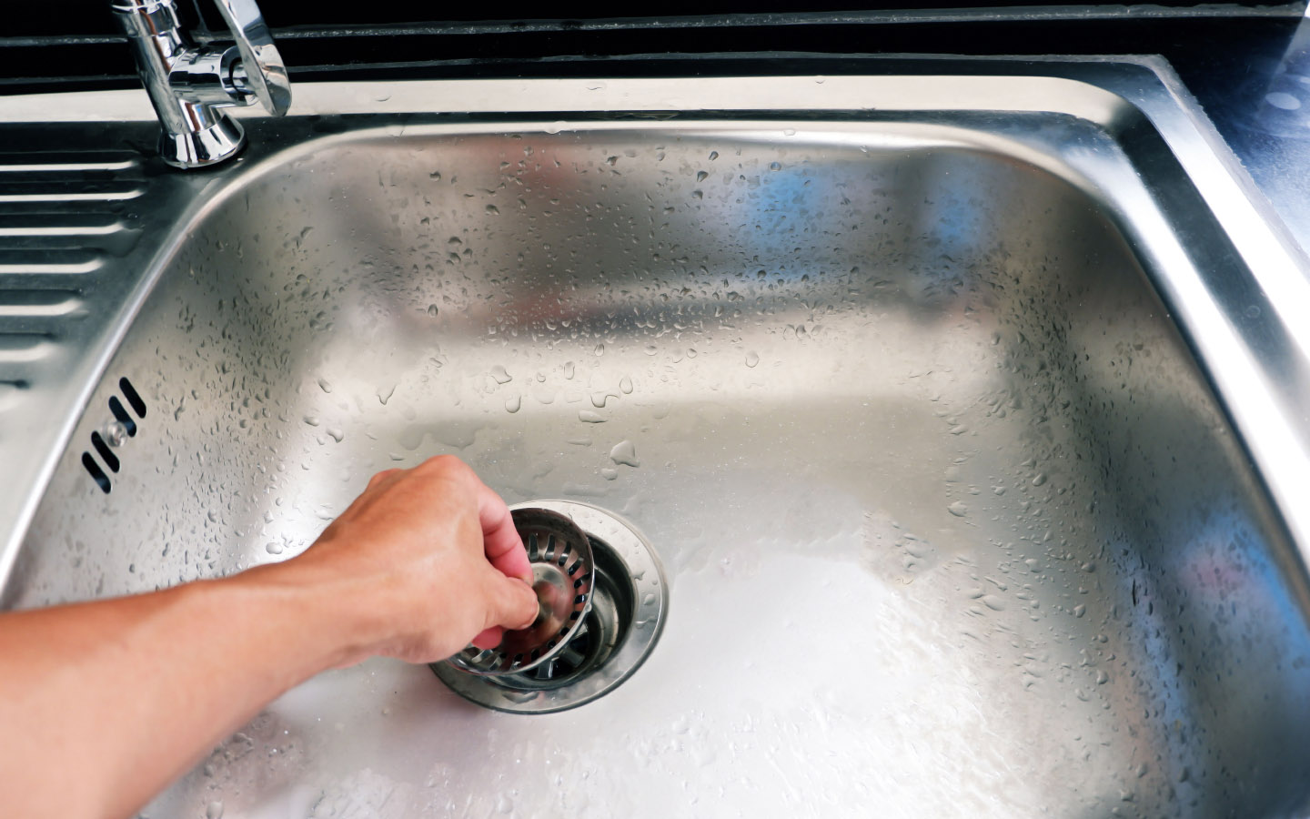 DIY Hacks to Unclog a Kitchen Sink Zameen Blog