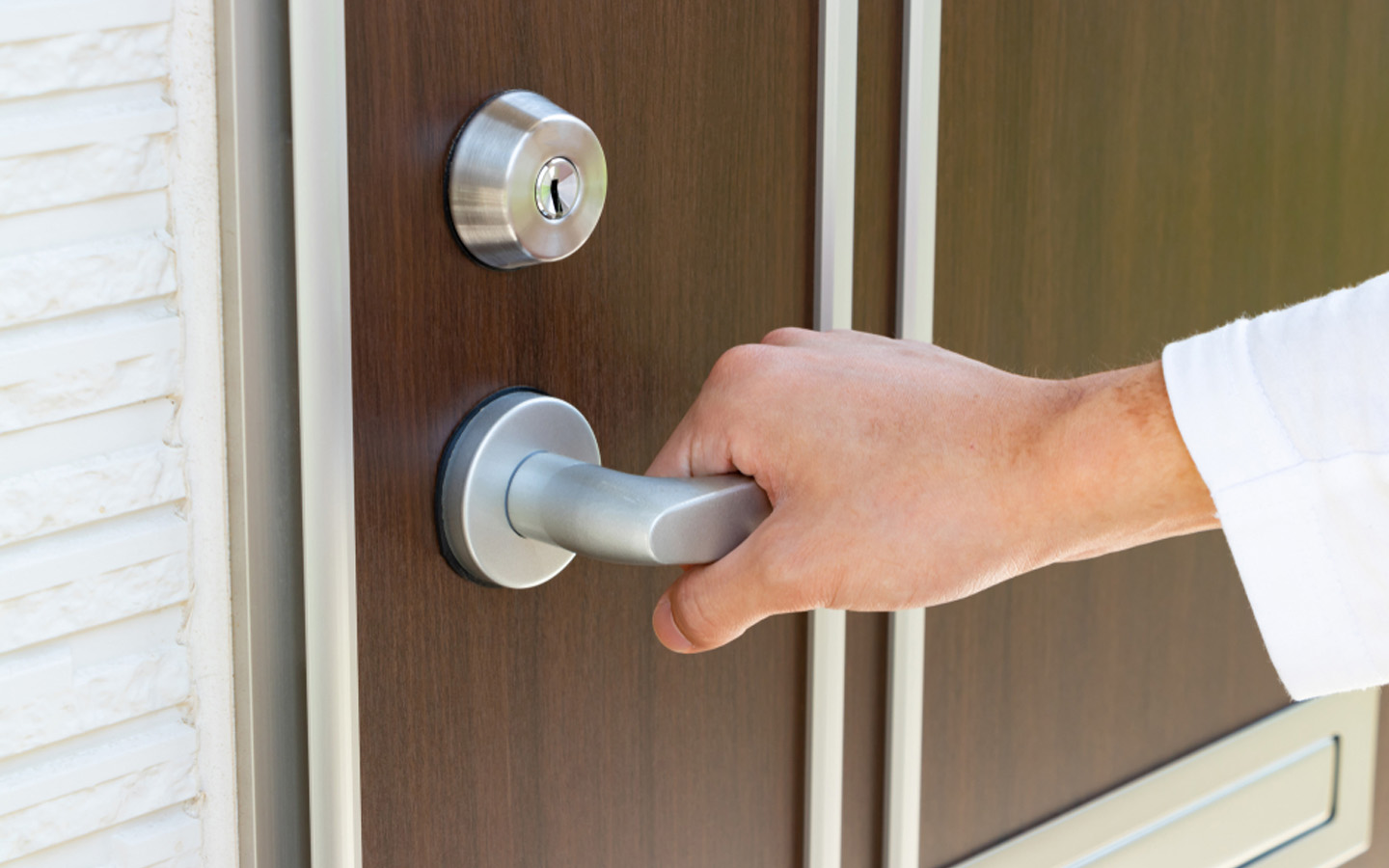 Smart Tips to Reduce Static Electricity at Home Zameen Blog