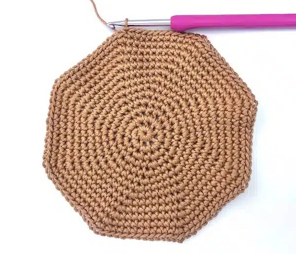 Easy and free crochet coaster pattern + holder Zamiguz Crochet Creations