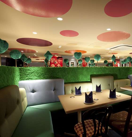Amazing Alice in WonderlandThemed Restaurant in Tokyo ZANNALAND!