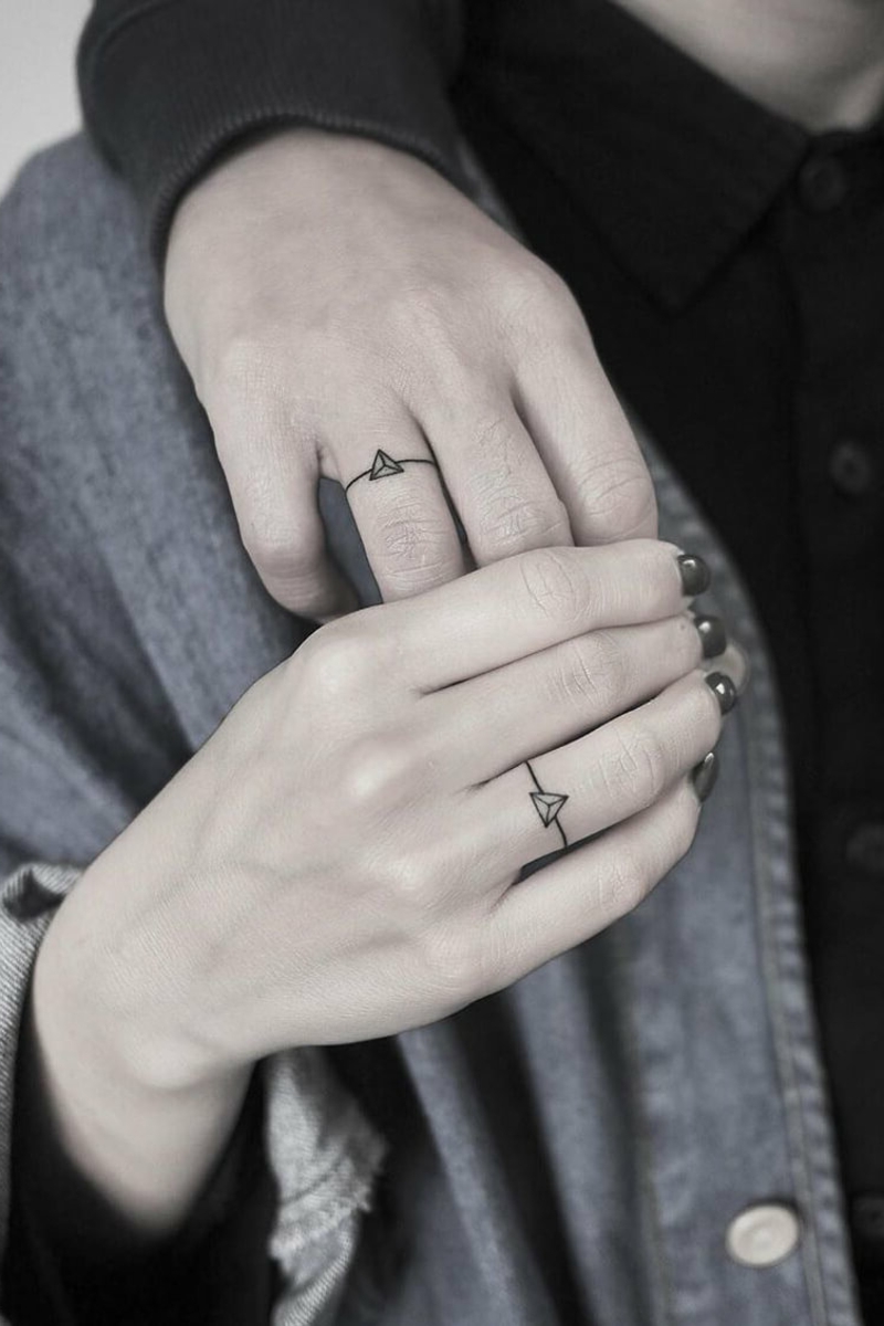 Eheringe Tattoo einzigartige & super romantische Designs für Paare