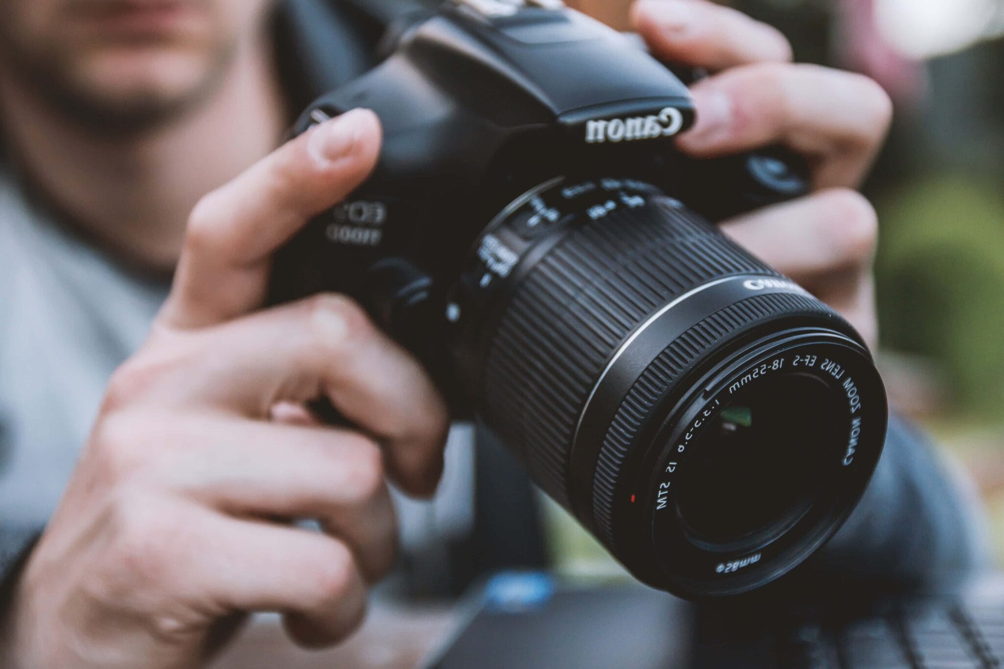 DSLR Camera Canon or Nikon Which Is Best for Beginners