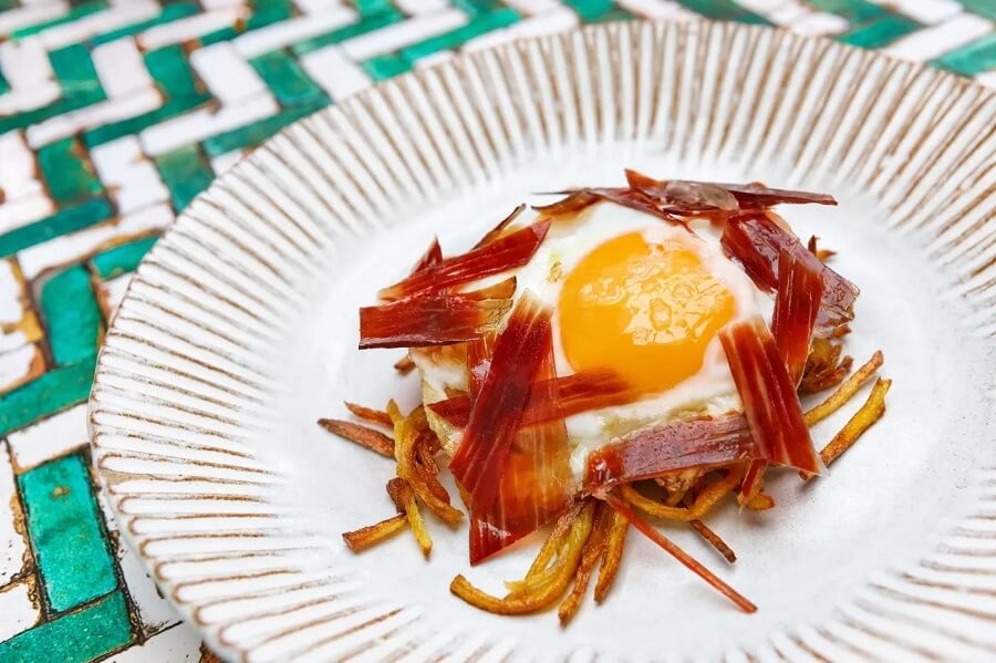 Huevos Rotos Recipe Broken Eggs with Ham, Chorizo and Paprika
