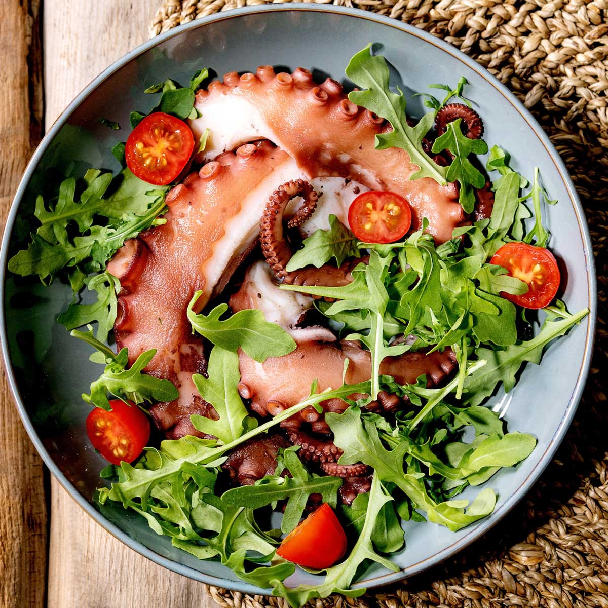 Pinsa con Rucola Bio, prosciutto crudo, pomodorini e grana Zerbinati