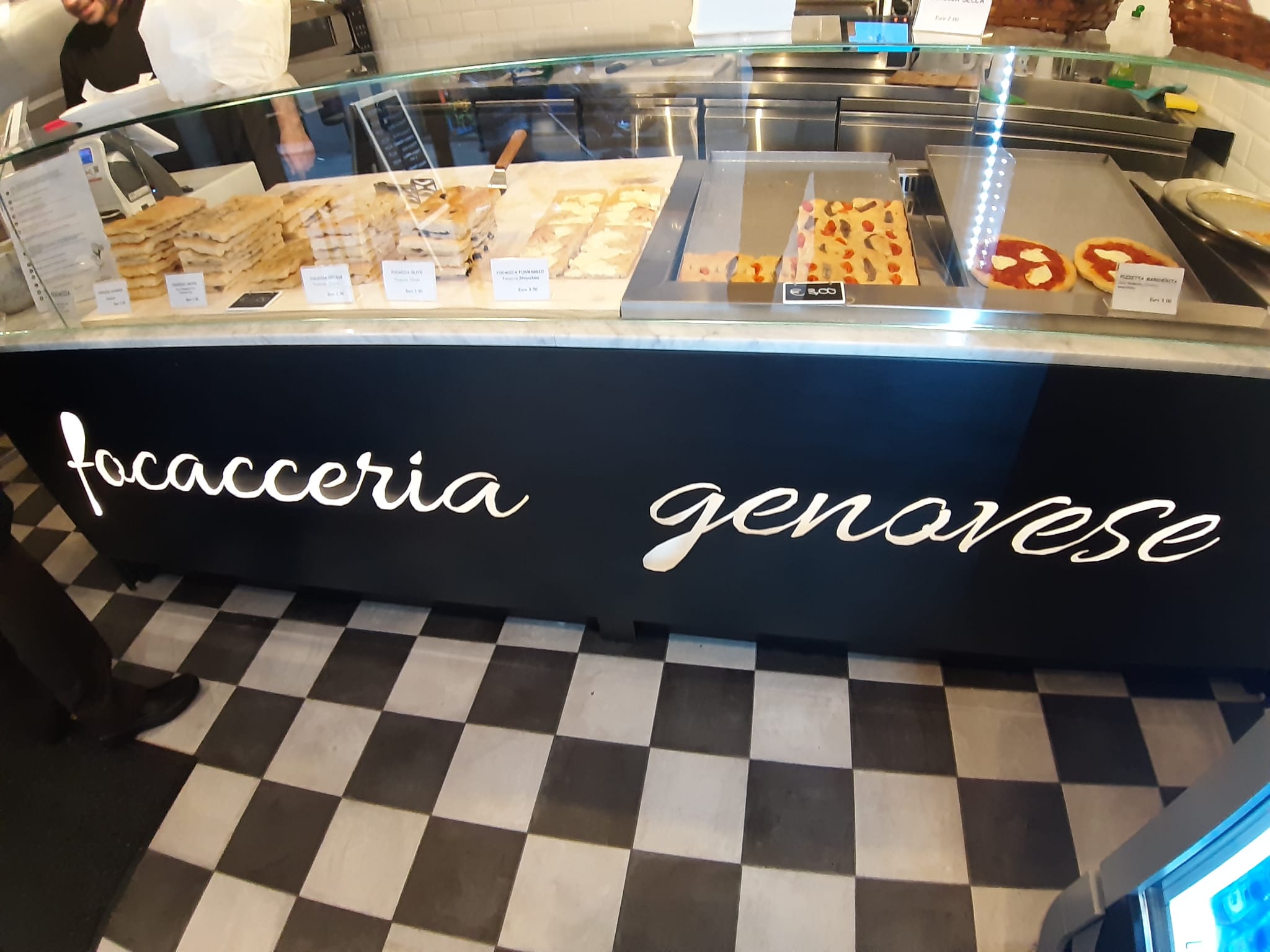 La prima (e unica) focacceria genovese a Bologna ha aperto La Slerfa Zero