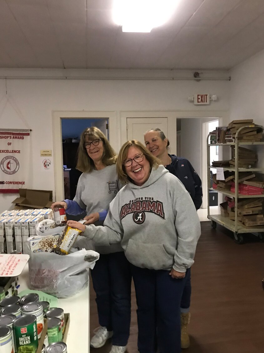 Food pantries' need for volunteers and for donations rises during