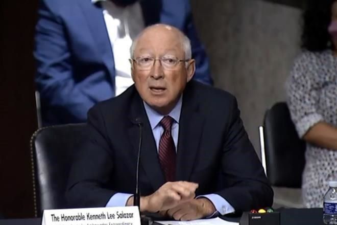 Senado de EU confirma a Ken Salazar como nuevo embajador estadounidense en México - Vimarsana News