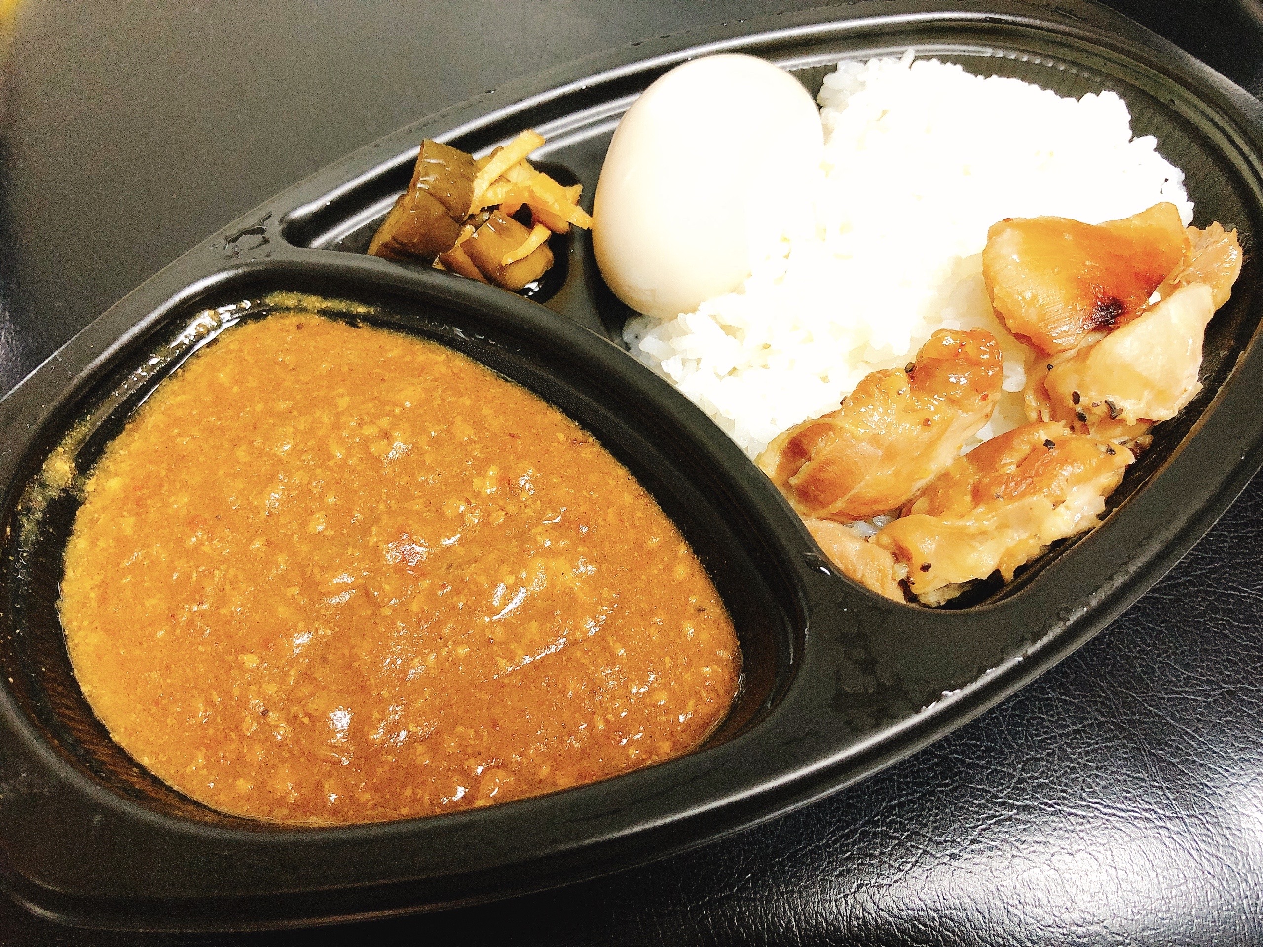 カレーの入れ物・器（うつわ）・ランプの名前はソースポット？通販のおすすめ | 食生活研究所 -食☆ラボ- カラオケダイニングLamp（ランプ）の極みカレー（より道カフェバーSoyaとのコラボ） – ほどよく絶妙とりで