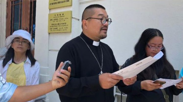 向教友們發表演說的劉貽牧師（CK攝） Photo: RFA