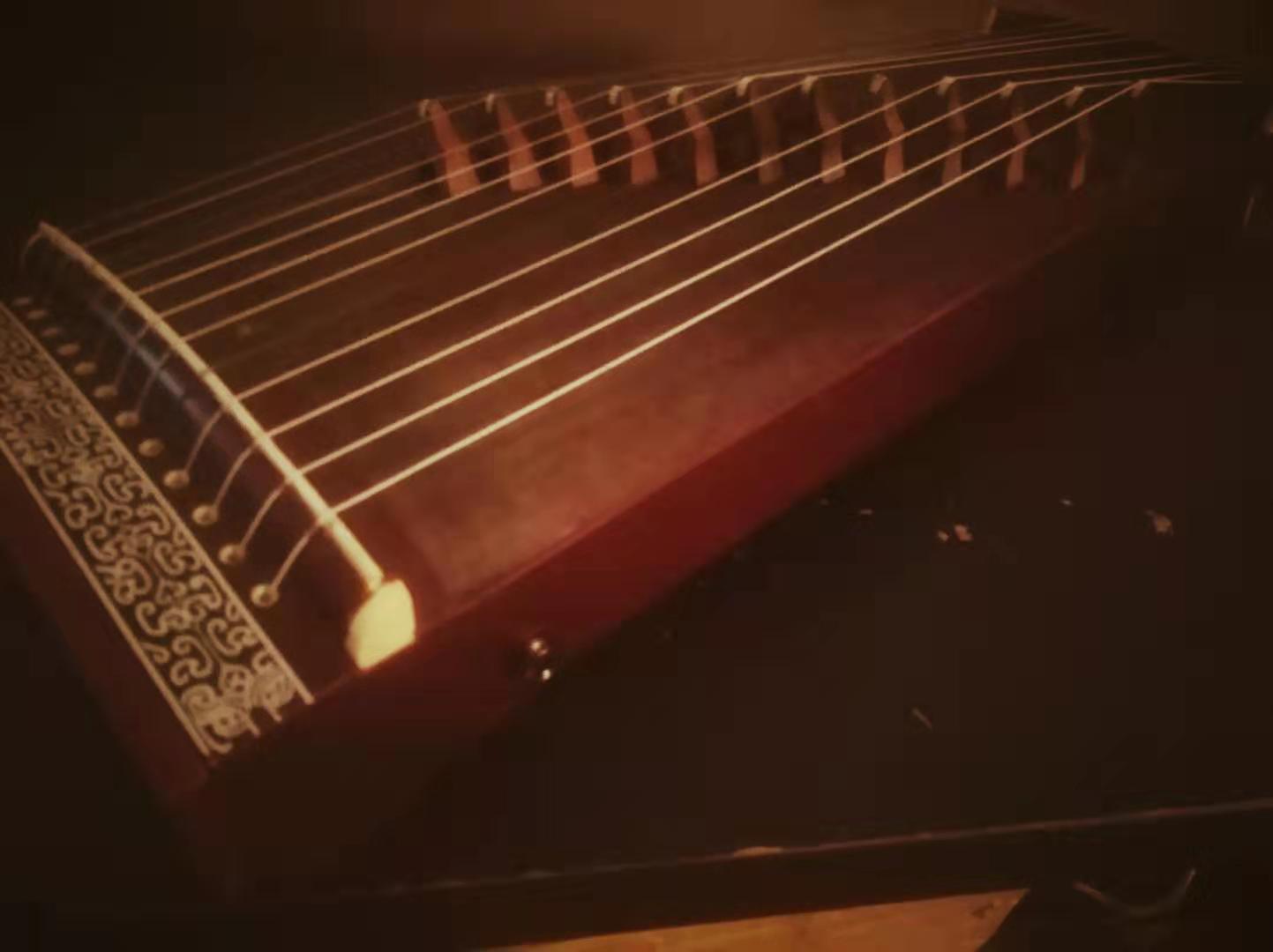 The electric “Mini Guzheng” is here ! Djang San