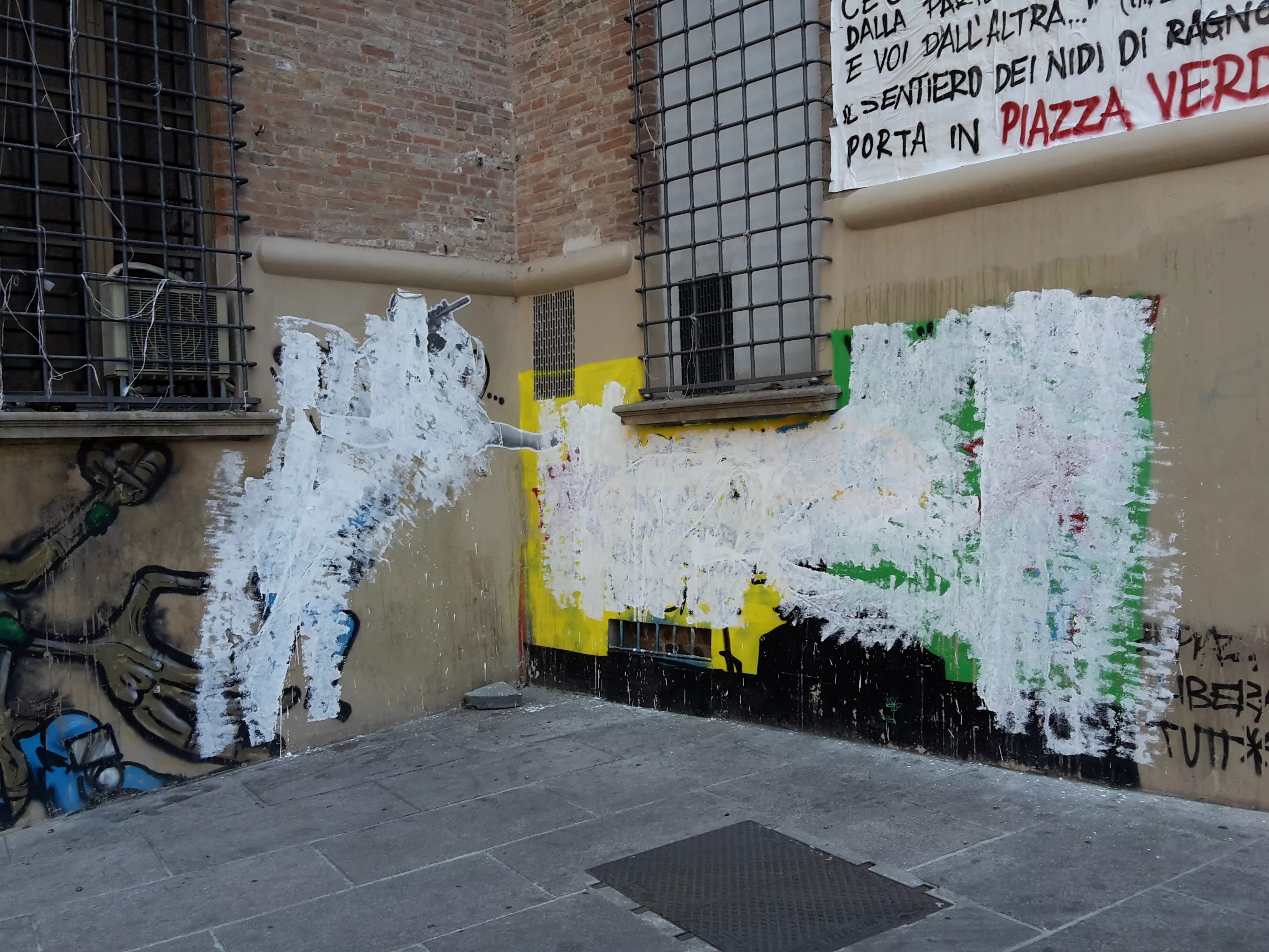 Piazza Verdi, si cancellano i murales Zic.it Zeroincondott★