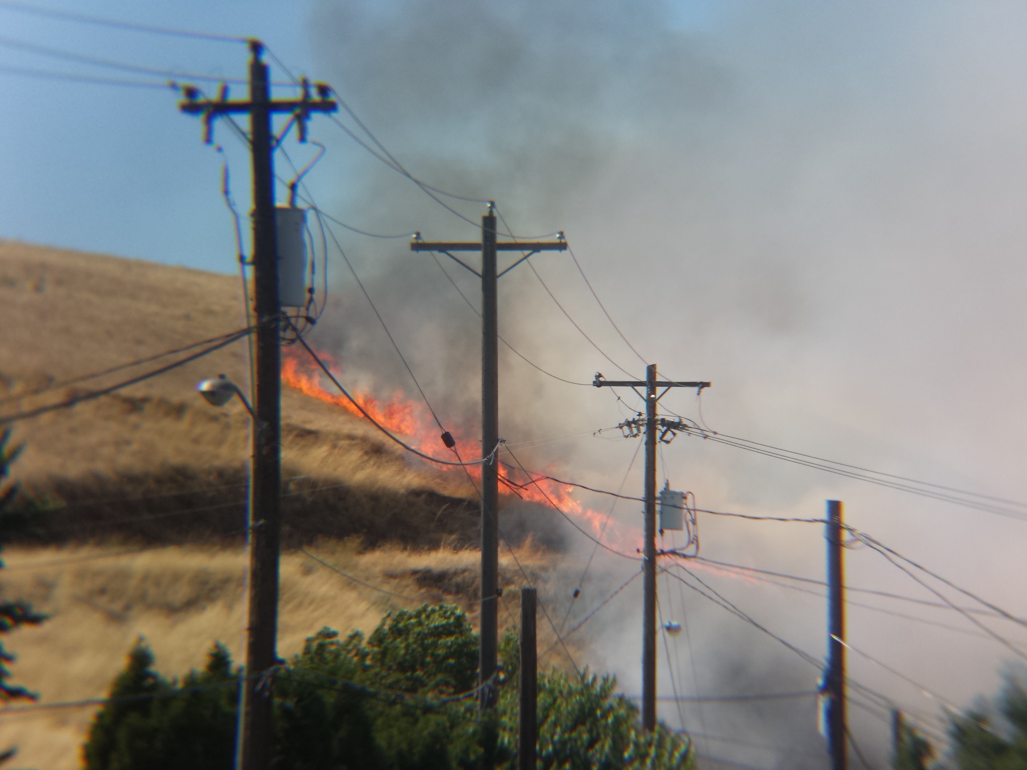 MiltonFreewater, Oregon Firefighters Save Several Homes from Burning