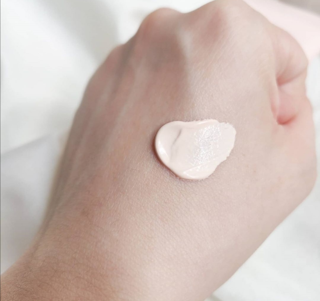 Innisfree Tone Up No Sebum Sunscreen (SPF 50) Review Zig Zac Mania