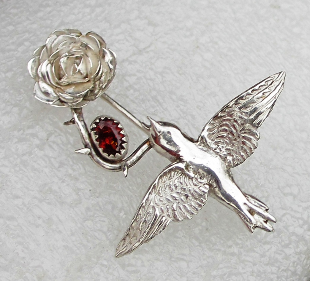 Artisan brooches and pins Zilvera