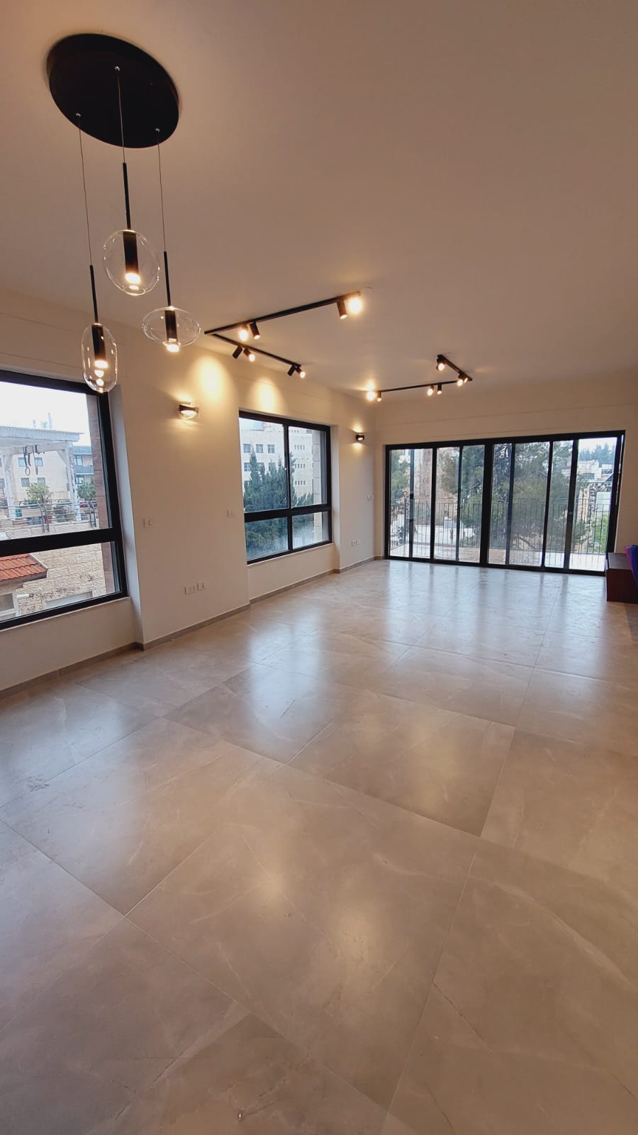 A new 6room apartment from a contractor on Samdar St. in Ramat Beit