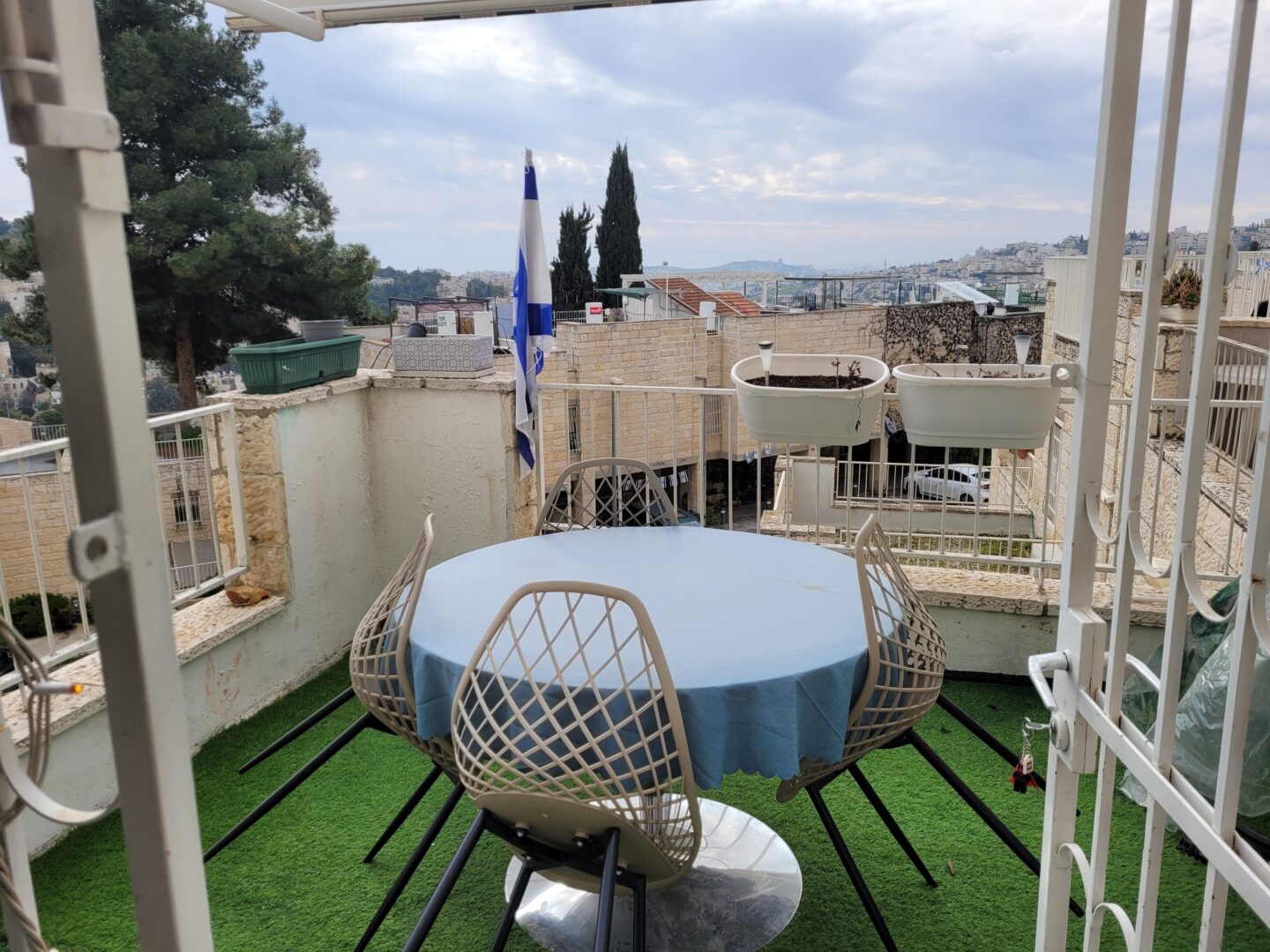 New on the market! A 4room apartment in Mordecai ElKhay St. in Armon
