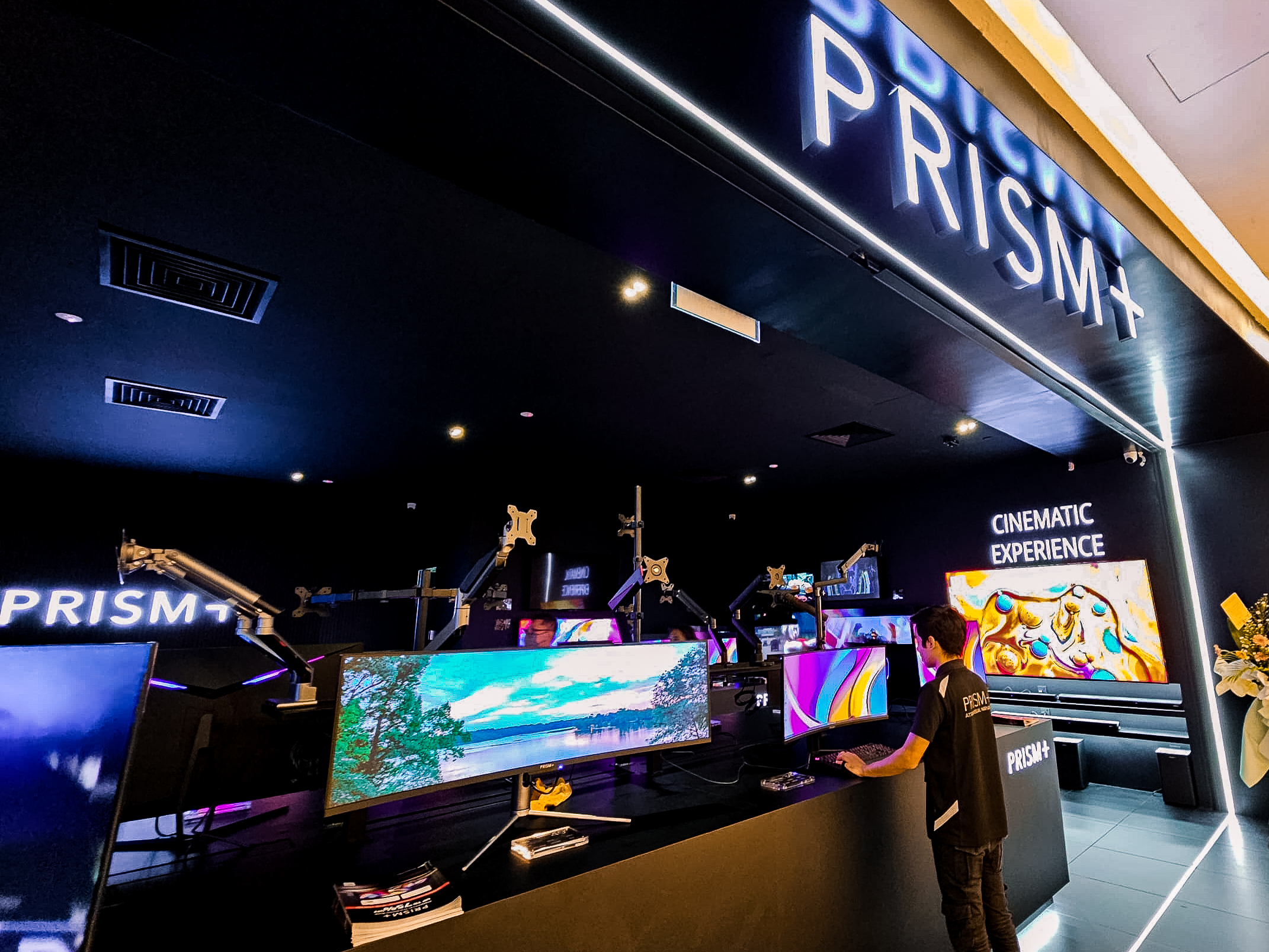 PRISM+在槟城Queensbay Mall开设全马第二大零售店：9月16日开幕、当天55寸4K电视只需RM1699！