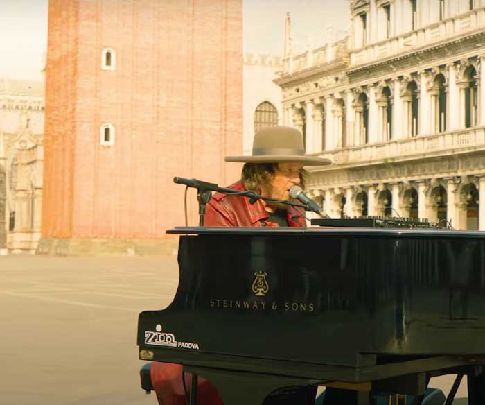 Zucchero suona il nostro pianoforte Steinway & Sons Zin Strumenti