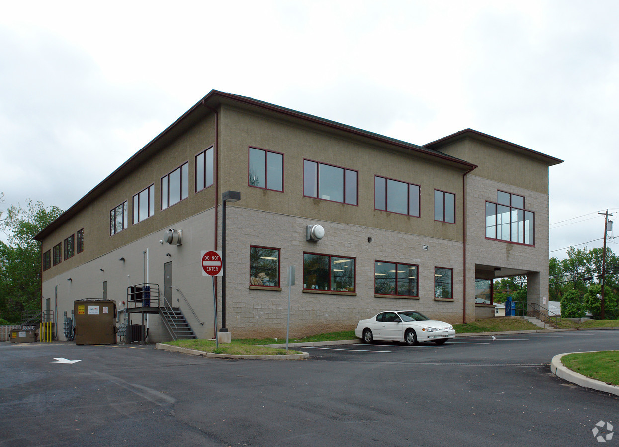 2,834 sf Retail Space in Norristown Zommick McMahon Commercial Real