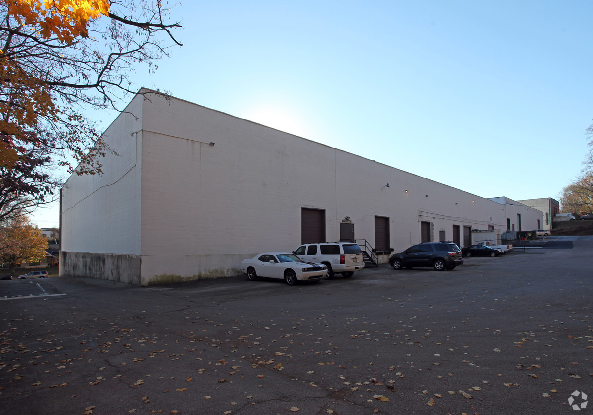 10,151 Sf of Flex space in Lawrence Park Industrial Park Zommick