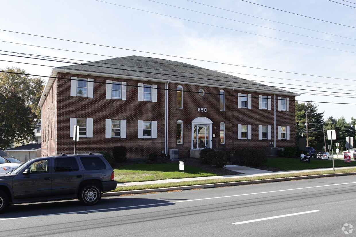 850 West Chester Pike Zommick McMahon Commercial Real Estate, Inc.