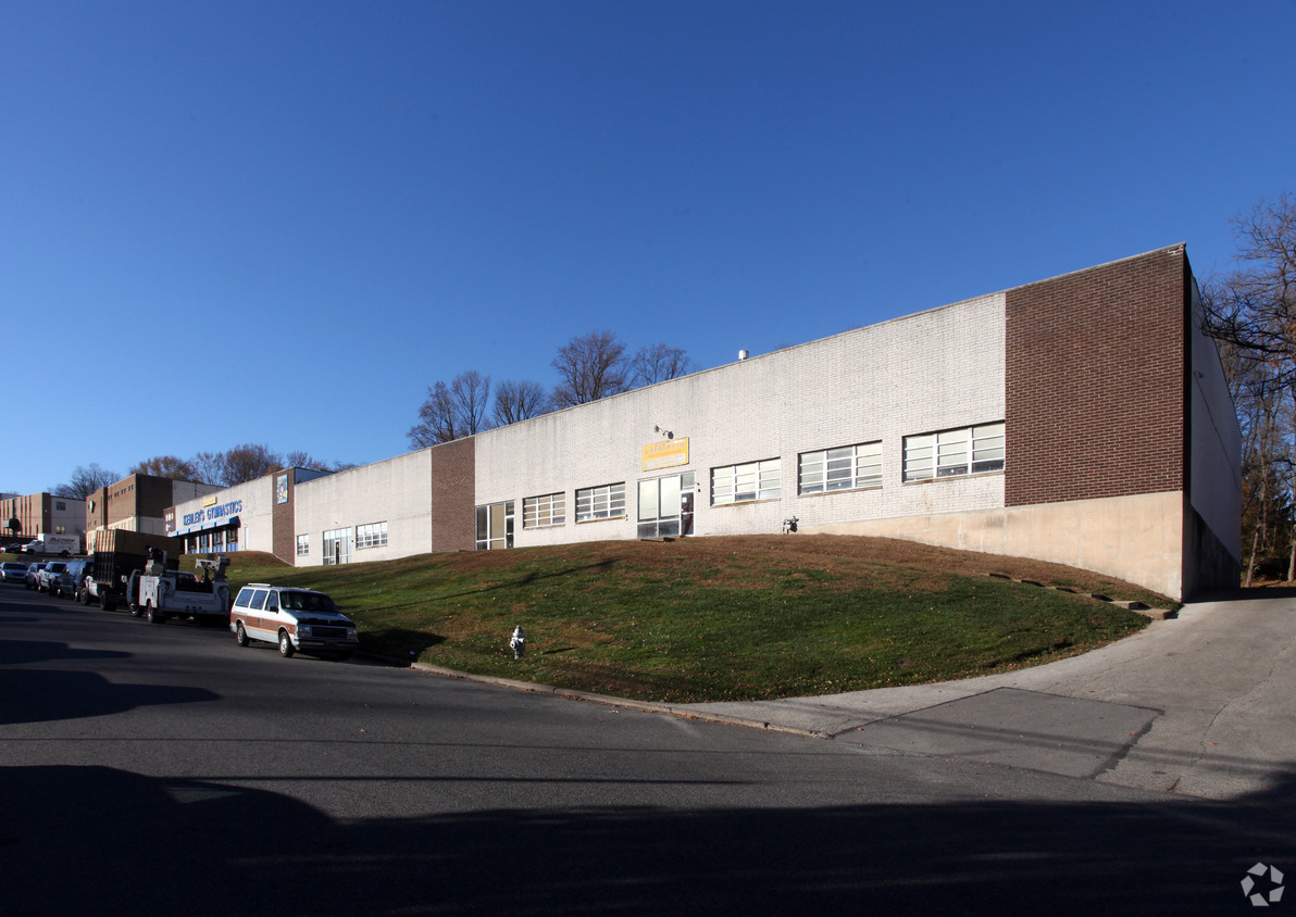 18,185 sq ft of Flex space in Broomall Zommick McMahon Commercial
