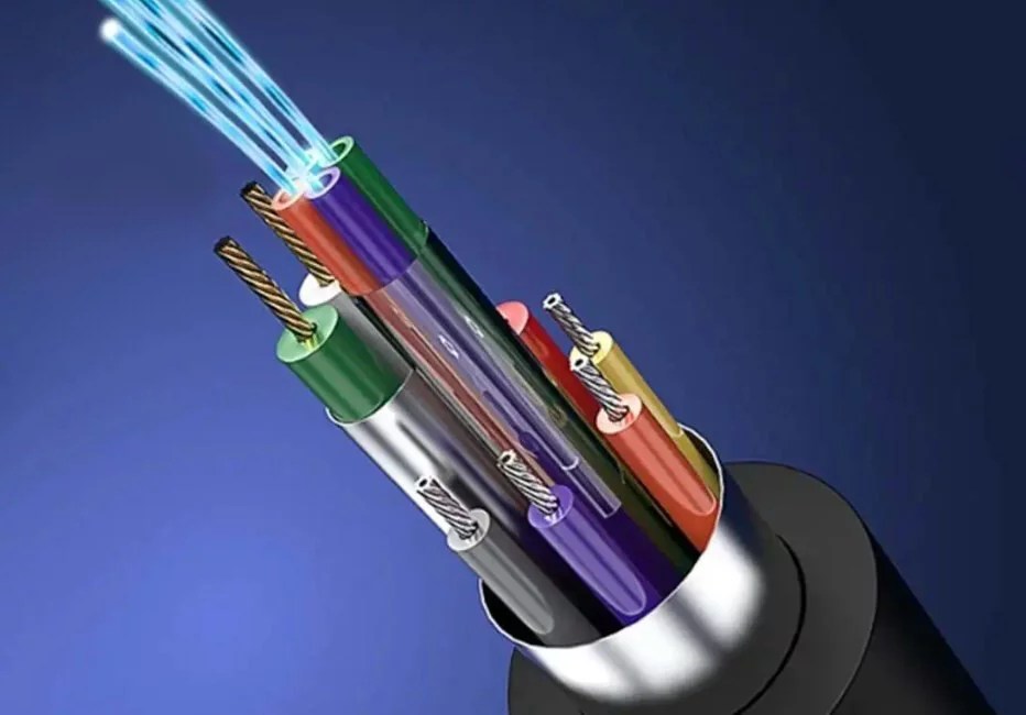 Differences between Fiber Optic Communication and Power