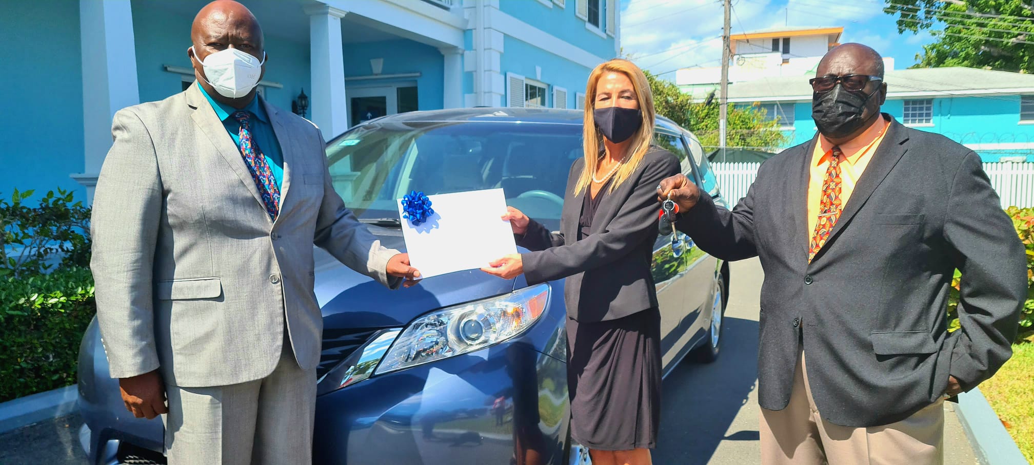 The IDB Donates Vehicle to the Public Hospital Authority To Augment