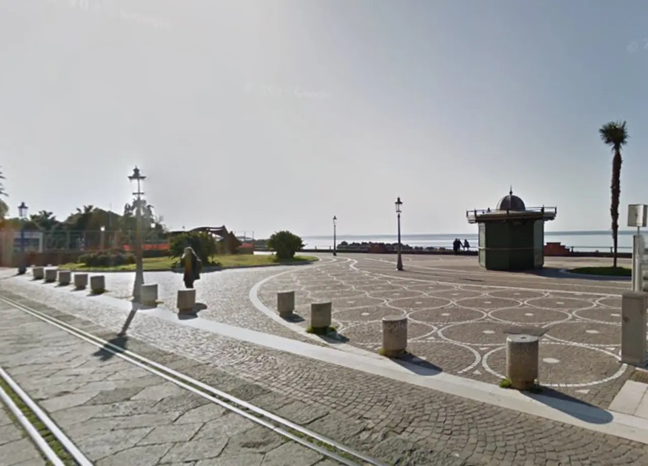 Salerno, giallo in Piazza Cavour Barone avverte ZON