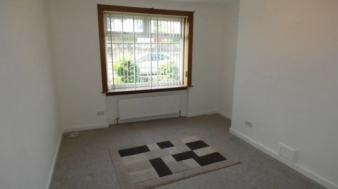 Cumbernauld Road, Glasgow, G33 6EL