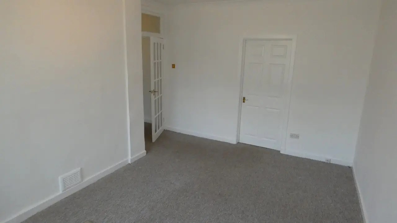 Cumbernauld Road, Glasgow, G33 6EL