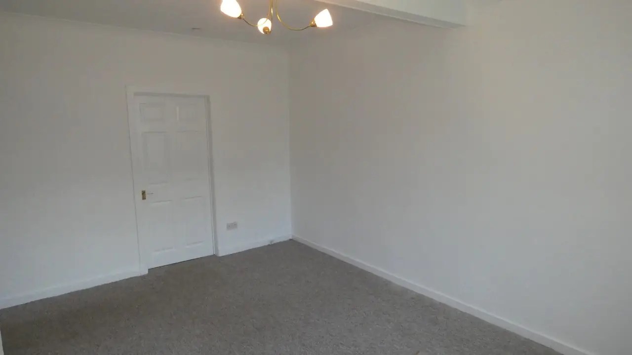 Cumbernauld Road, Glasgow, G33 6EL