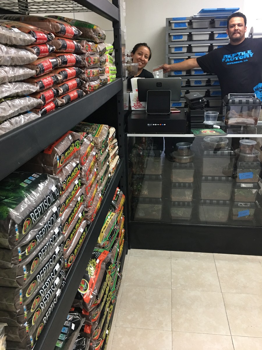 Store of the Month October 2018 Zoo Med Laboratories, Inc.