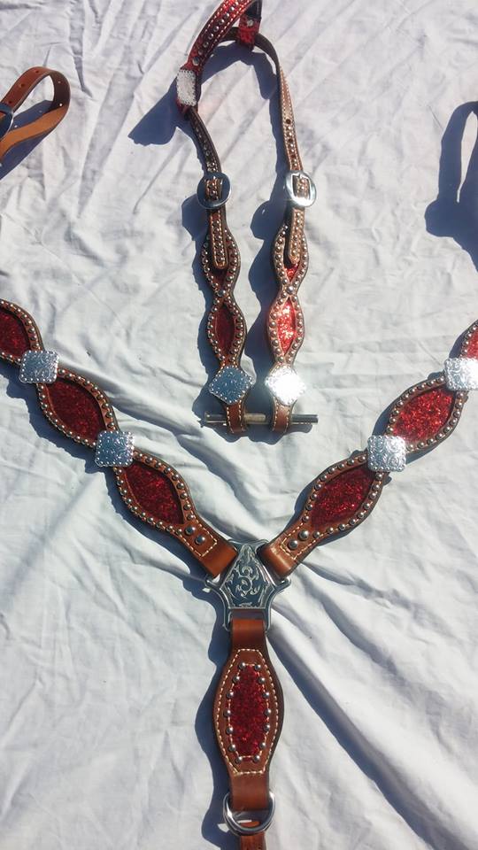 Red Sparkle Scalloped Tack Set Zoom Tack